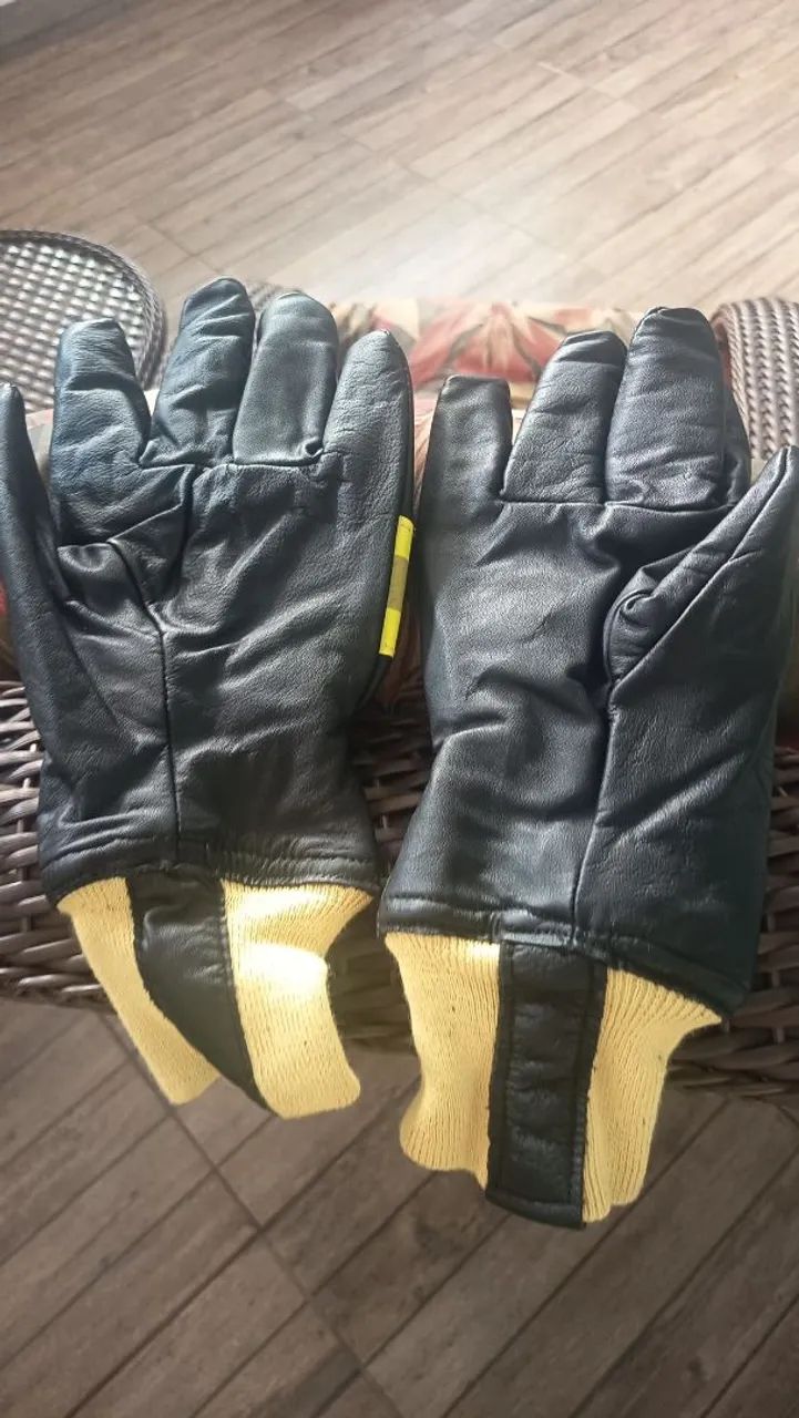 Vendo luva de couro legítimo 