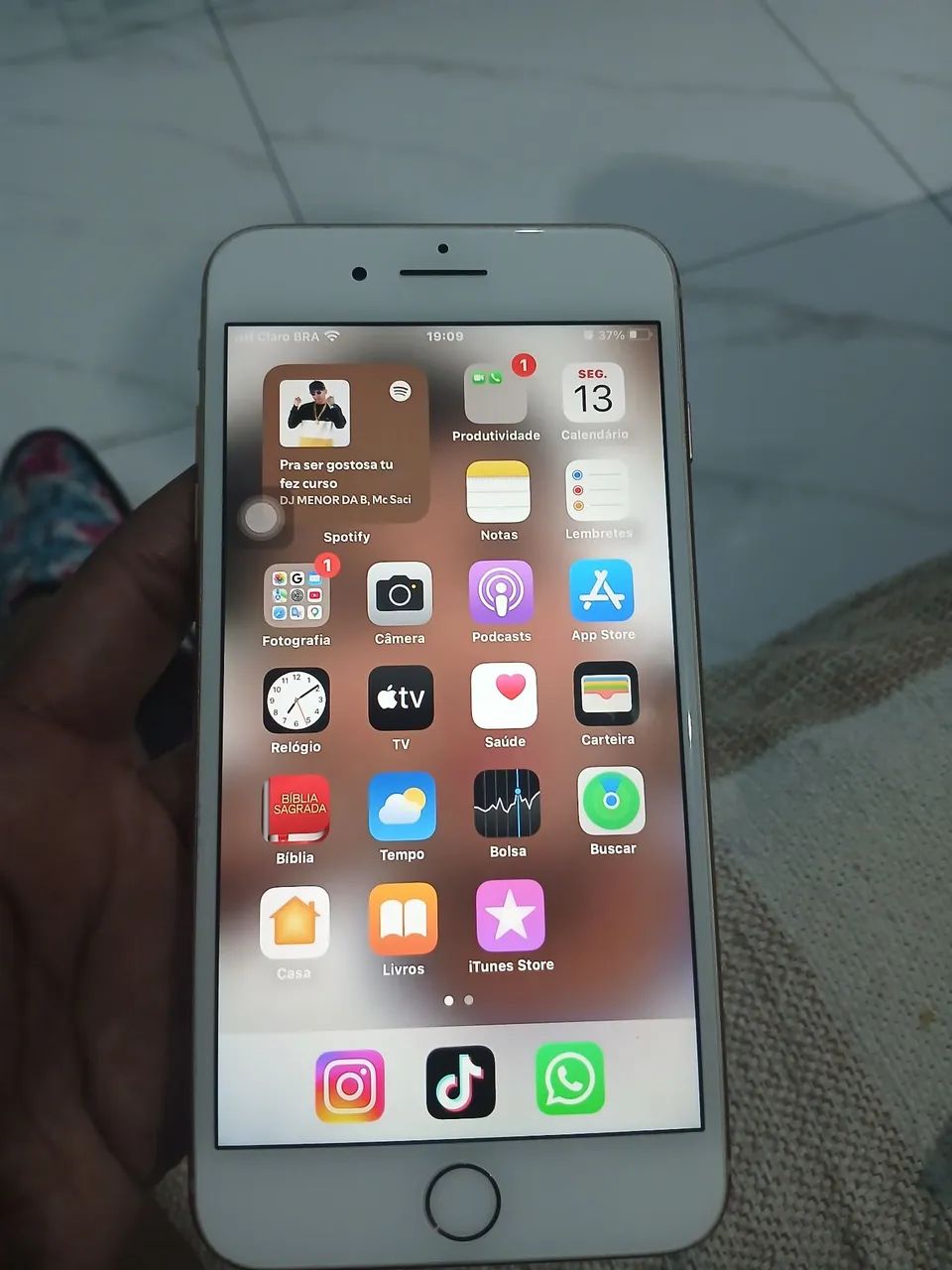 Celular iphone 8 plus 64 gb cor titânio deserto  - Foto 2