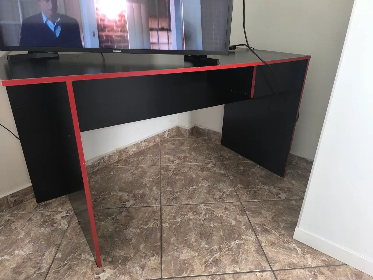 Desk65570169829763122