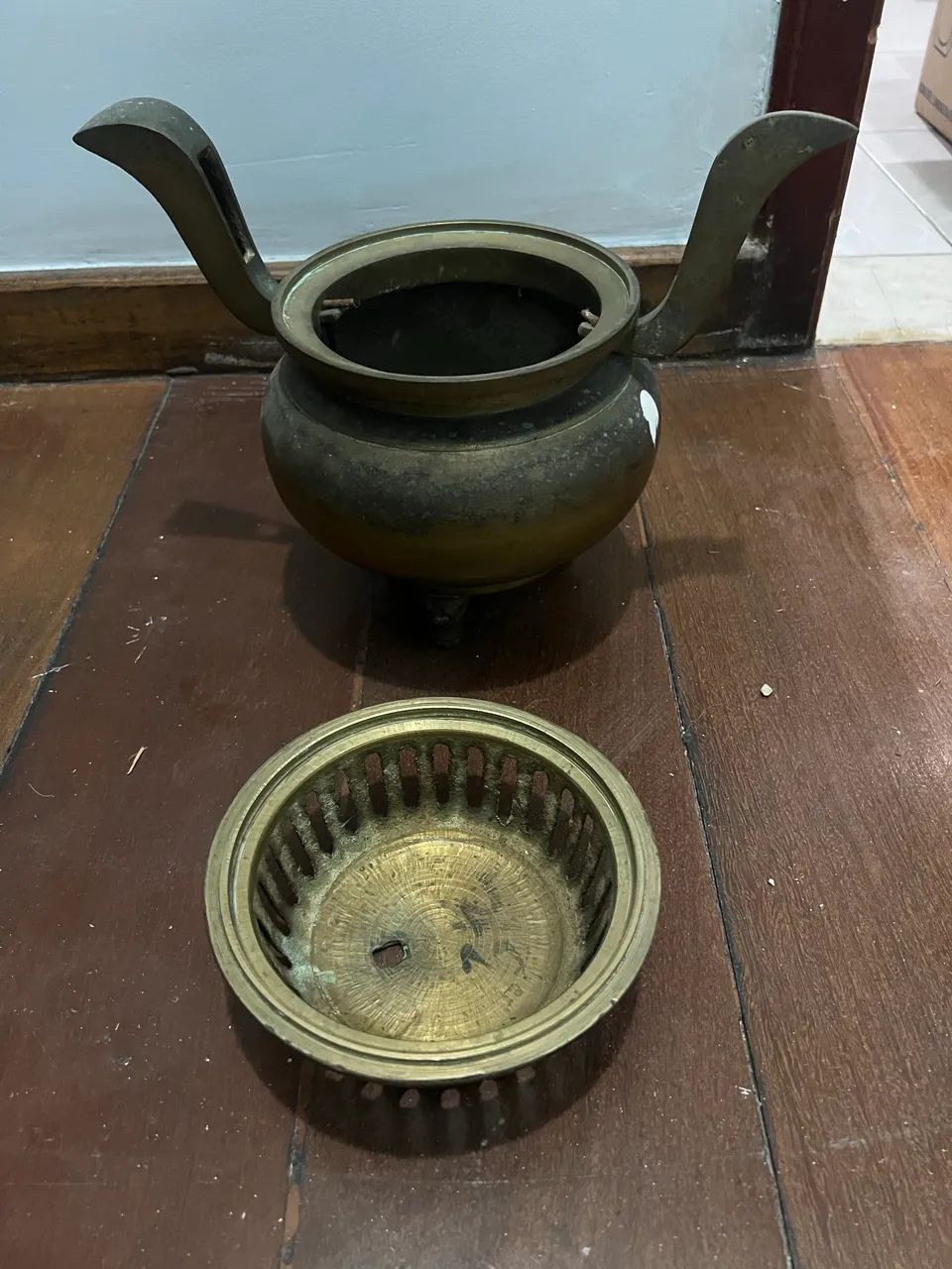 Peça de Bronze (incensário) para decoração
