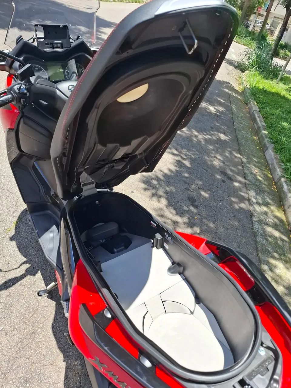 Scooter Xmax 2024 - km baixo  - Foto 5