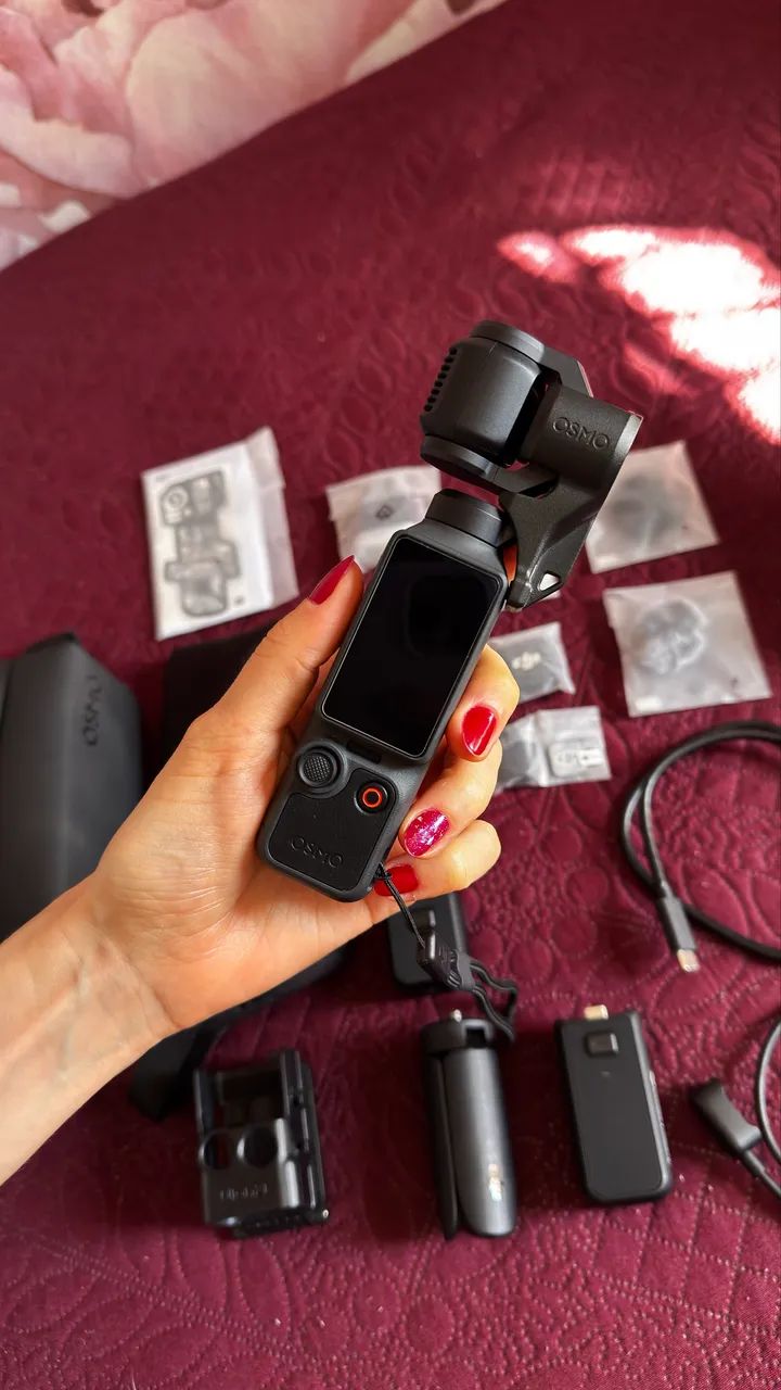 DJI Osmo Pocket 4 Creator Combo + Bateria Extra  - Foto 2
