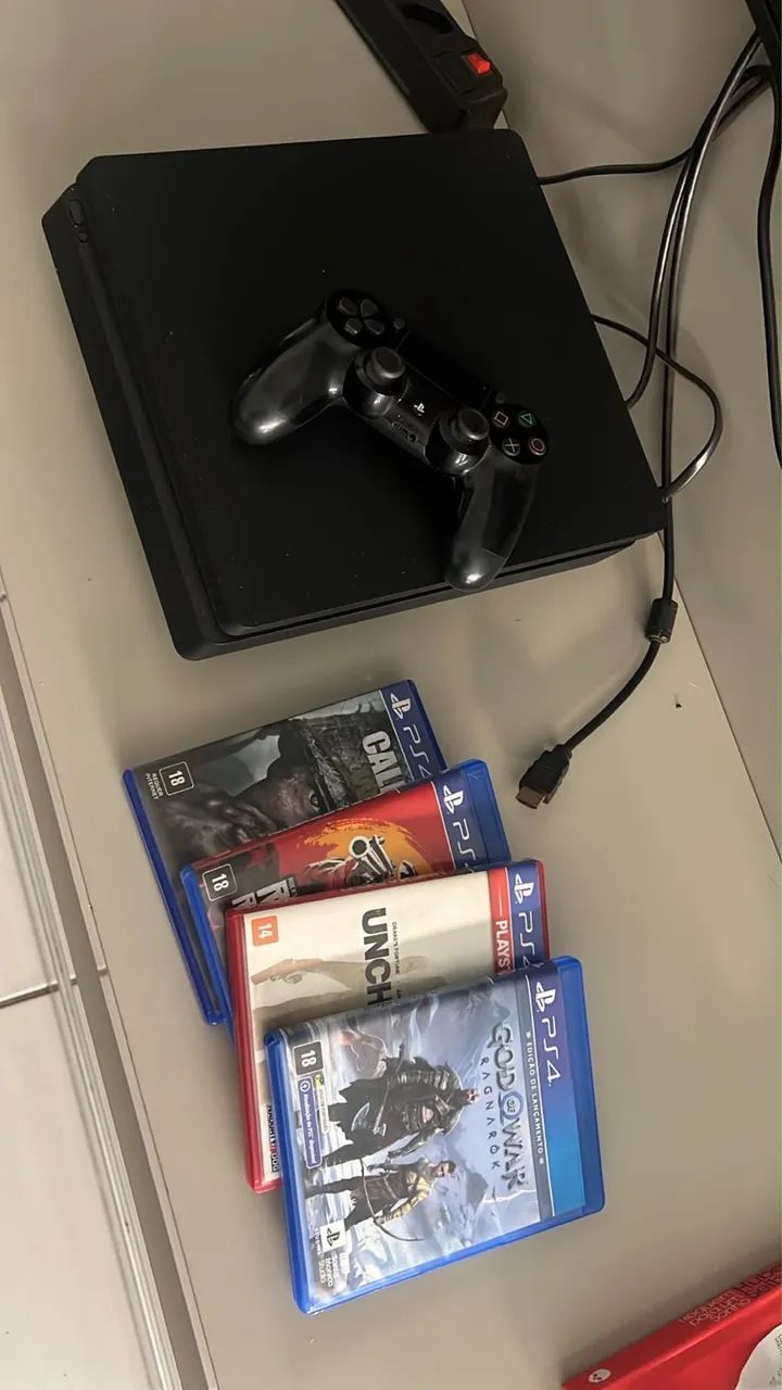 PLAYSTATION 4