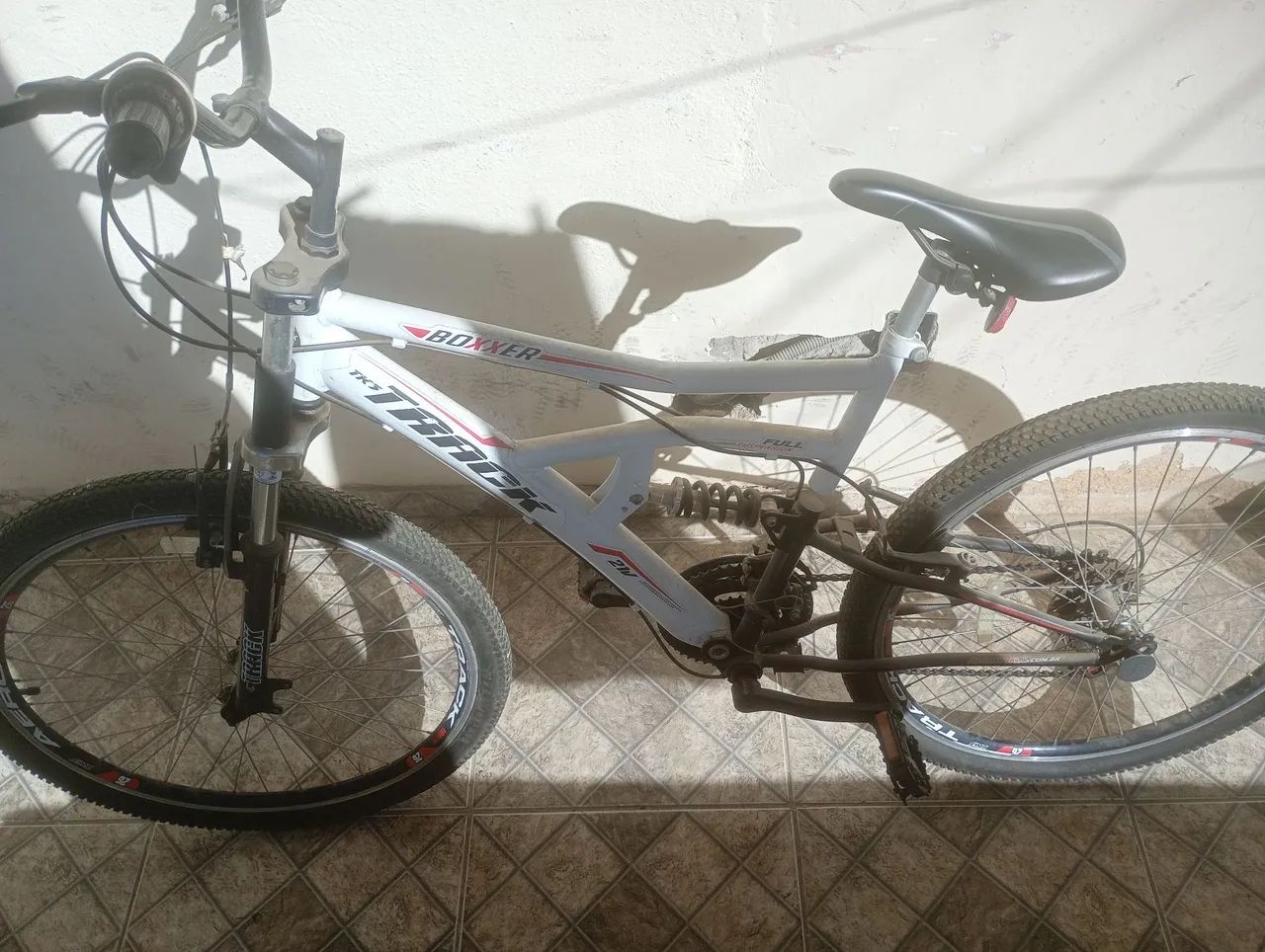 Bicicleta aro 26 semi nova 
