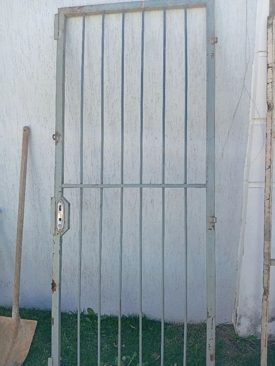 Porta grade de ferro 