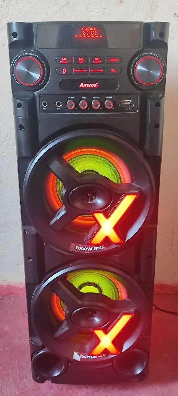 Vendo Caixa de som pegando tudo perfeitamente se marca de uso 