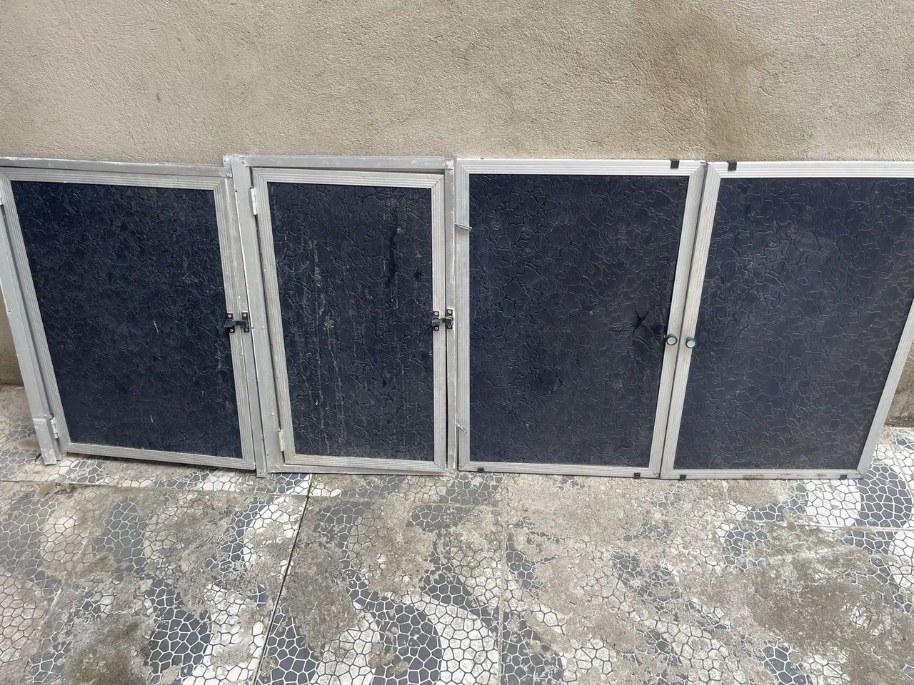 Porta de pia e janelas de alumínio 