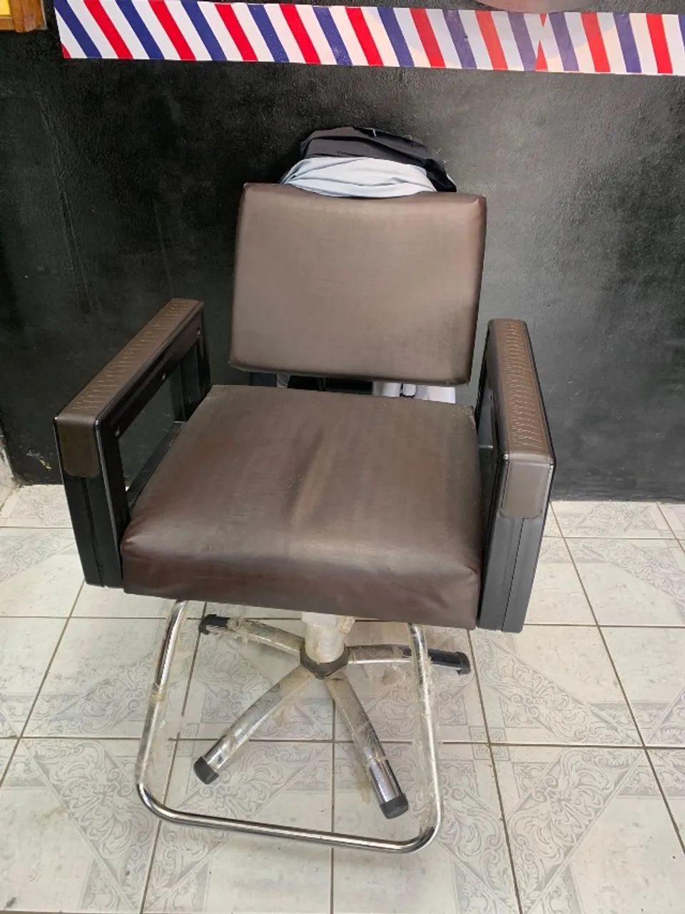 Cadeira pra salão/barbearia - Foto 4