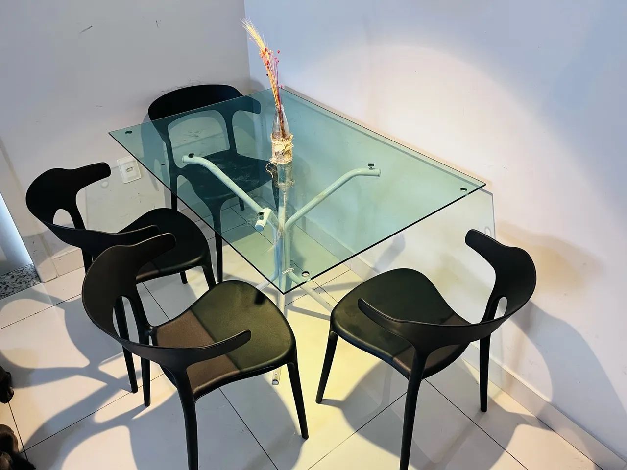 Mesa de jantar com 4 cadeiras 