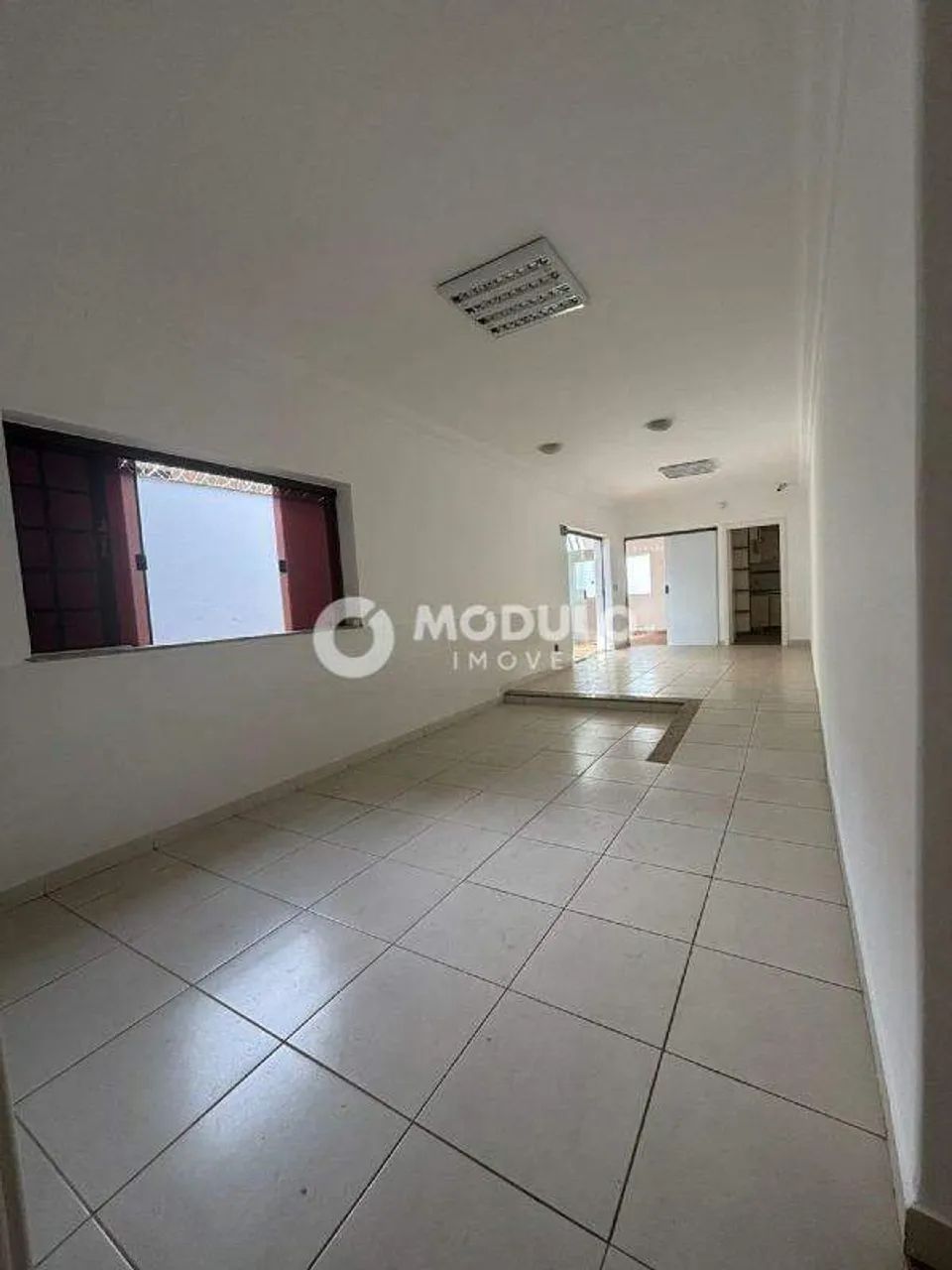 Casa comercial disponível para locação no bairro Martins. - Foto 3