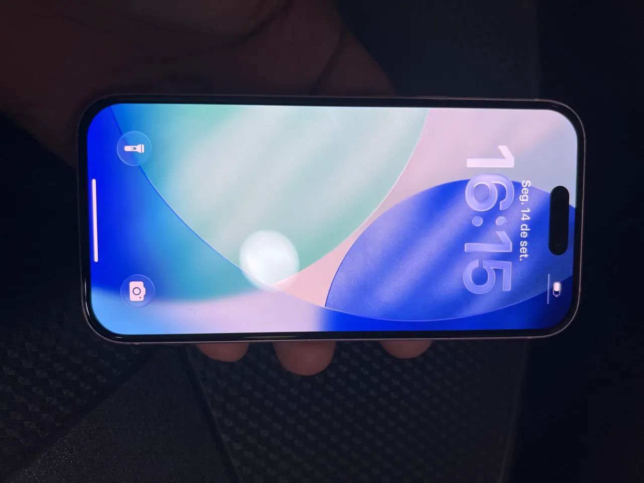 iPhone 15 muito novo 