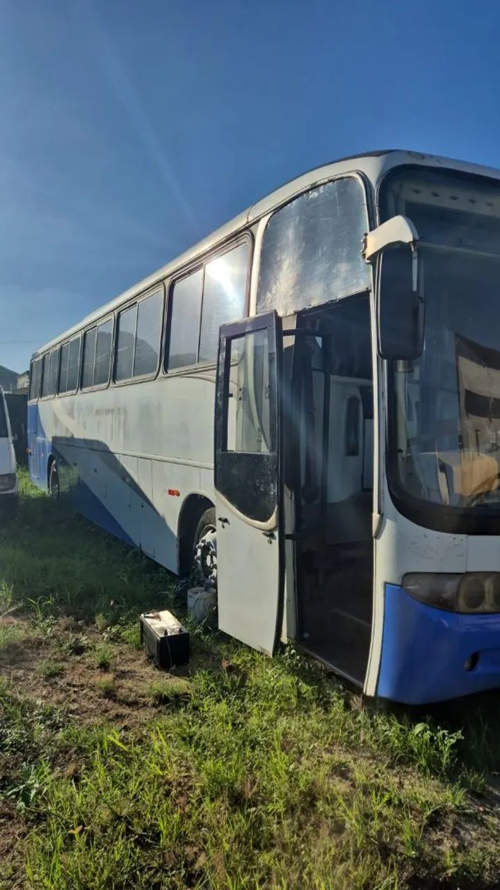 Ônibus Comil 