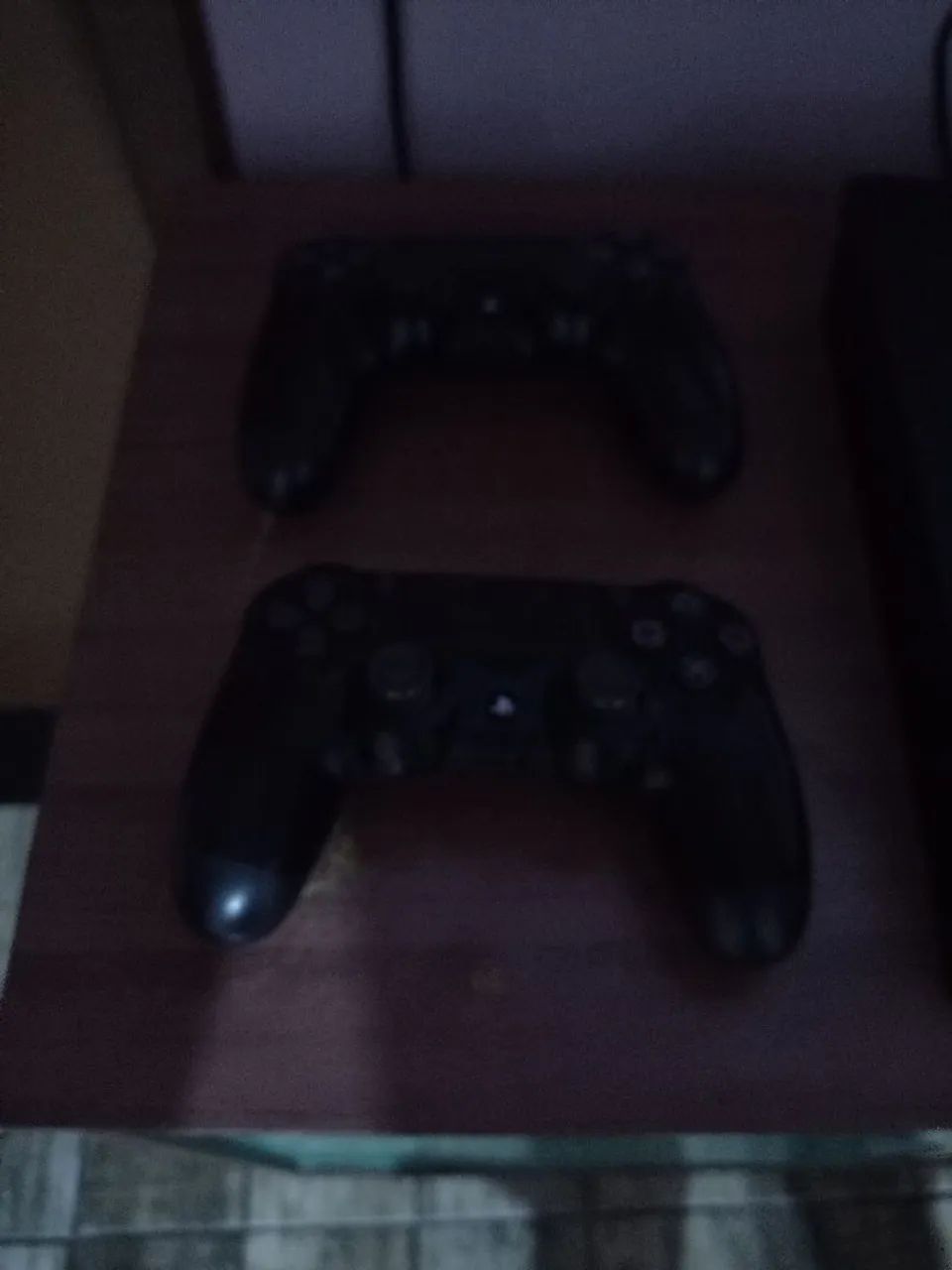 vendo ps4 com 2 controles - Foto 2