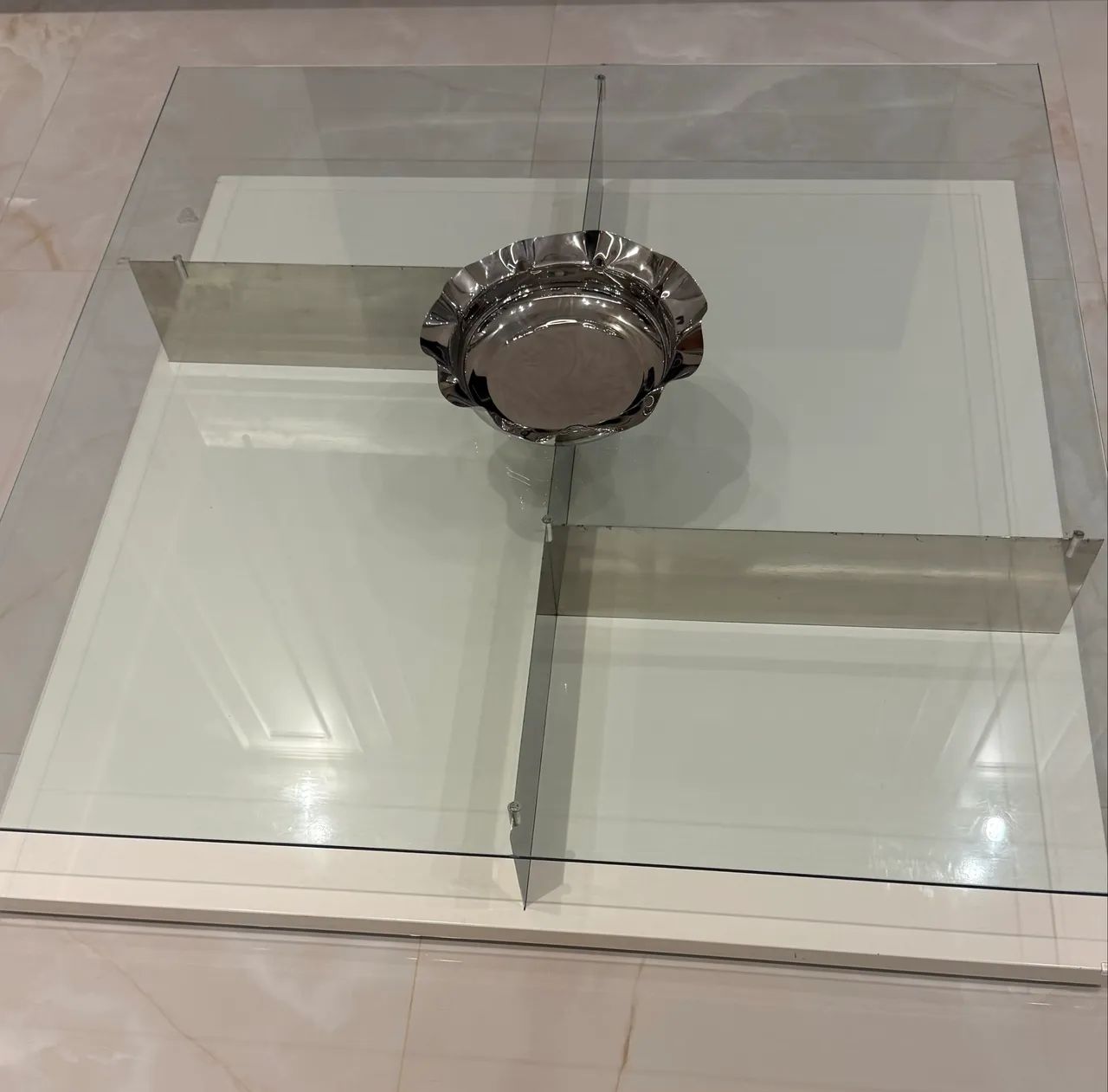 Mesa de Centro sofisticada 1,70 x 1,70 m - Laca Branca e Vidro - Excelente estado - Foto 4