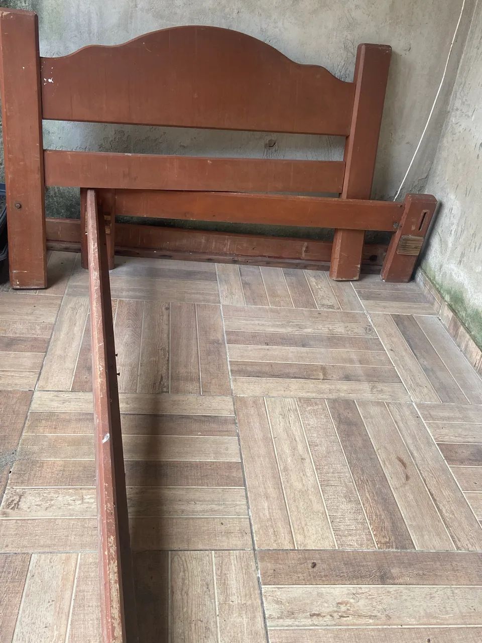 Cama de madeira(não acompanha estrado)