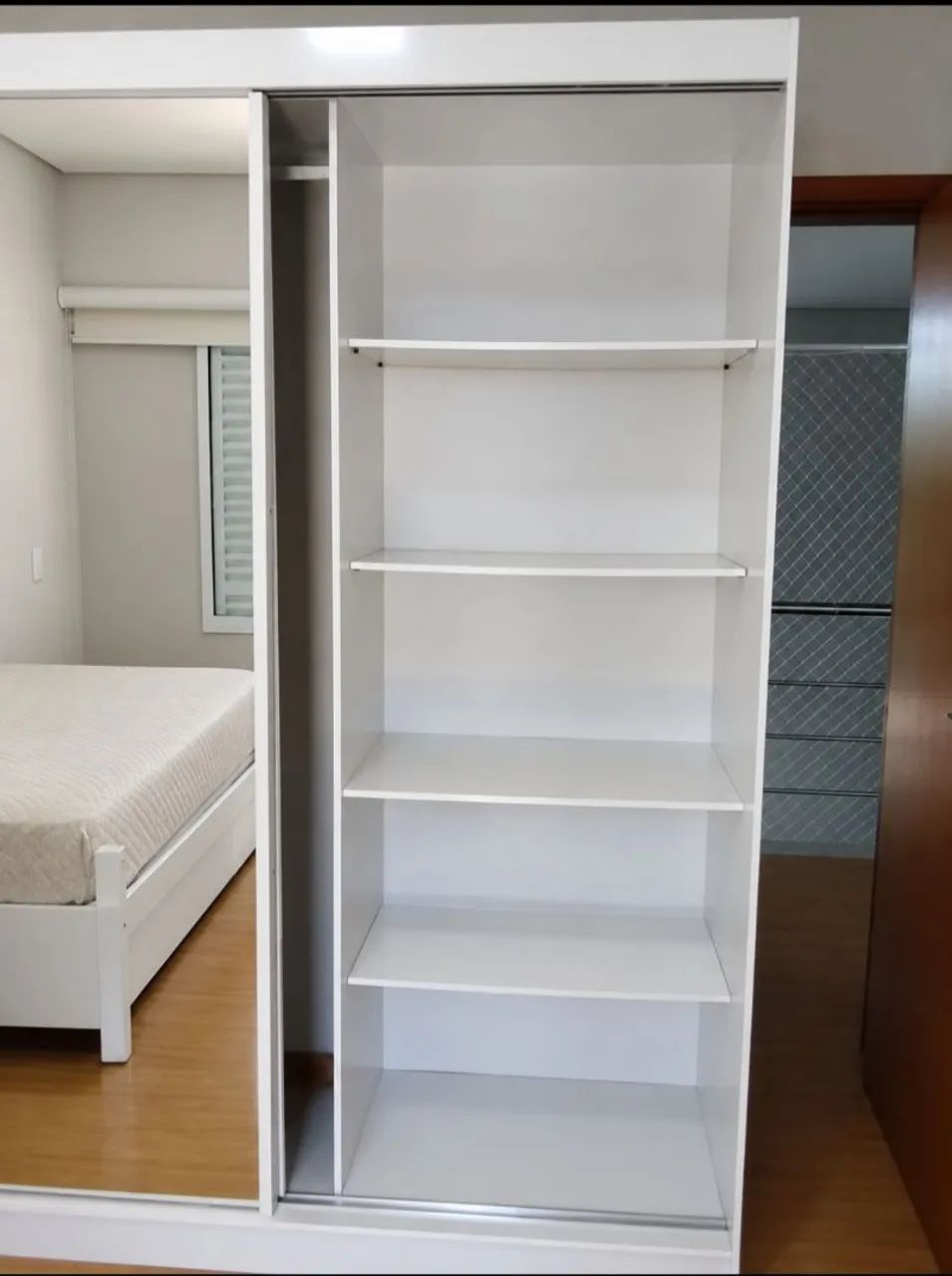 Guarda roupa branco ótimo estado - Foto 2