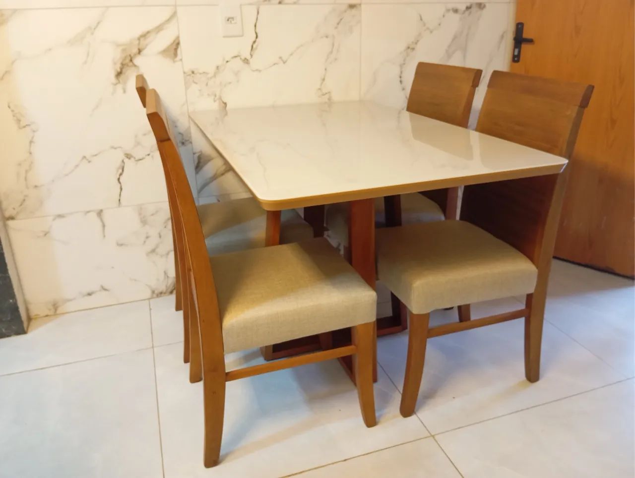 Mesa nova 4 lugares 