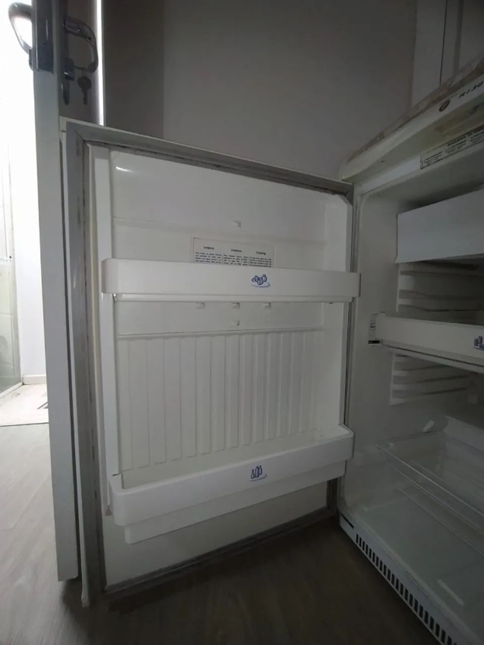 Frigobar Electrolux R130 - 130 Litros - Foto 2