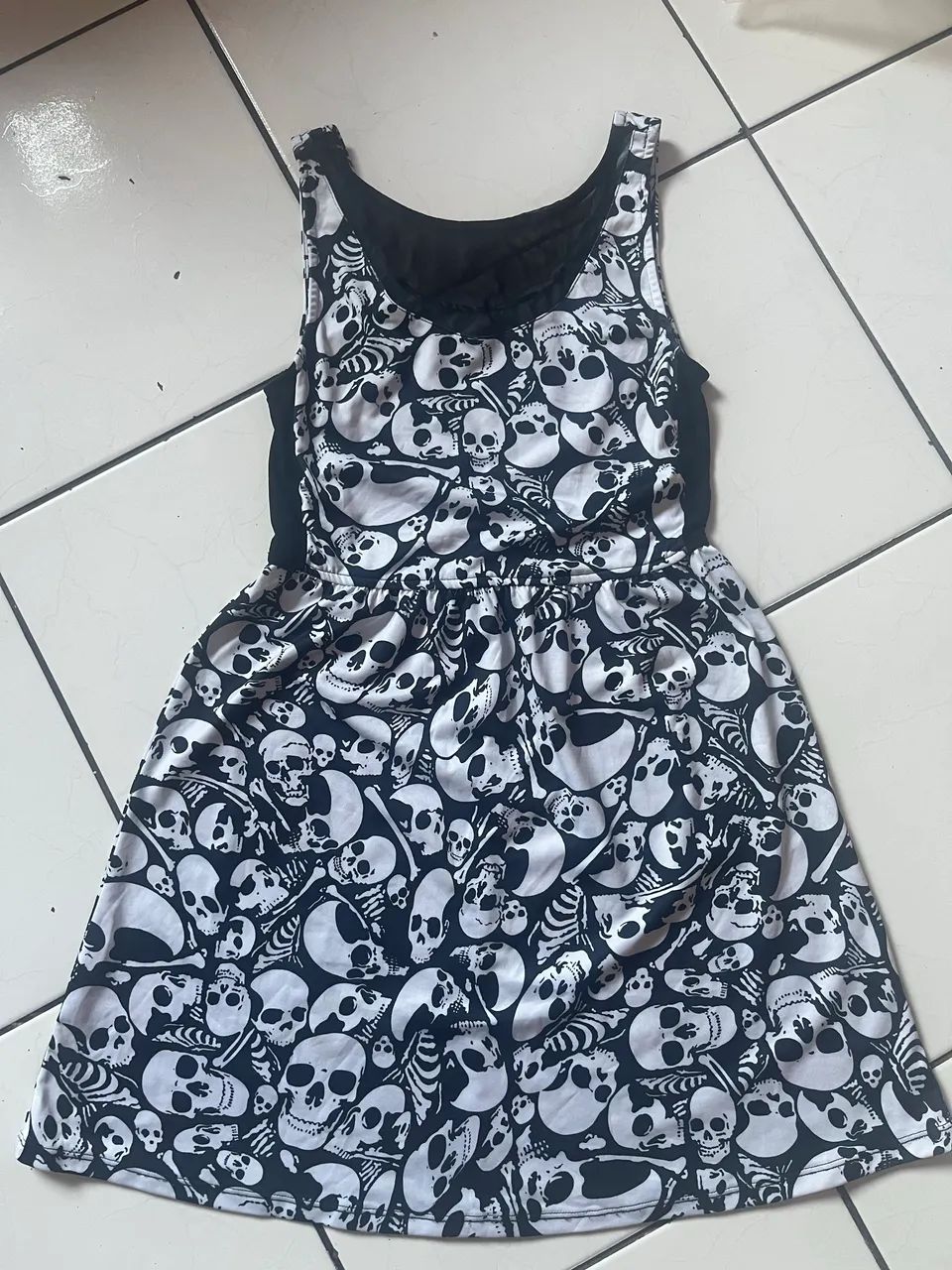 Vestido caveirinha dark preto e branco  - Foto 4