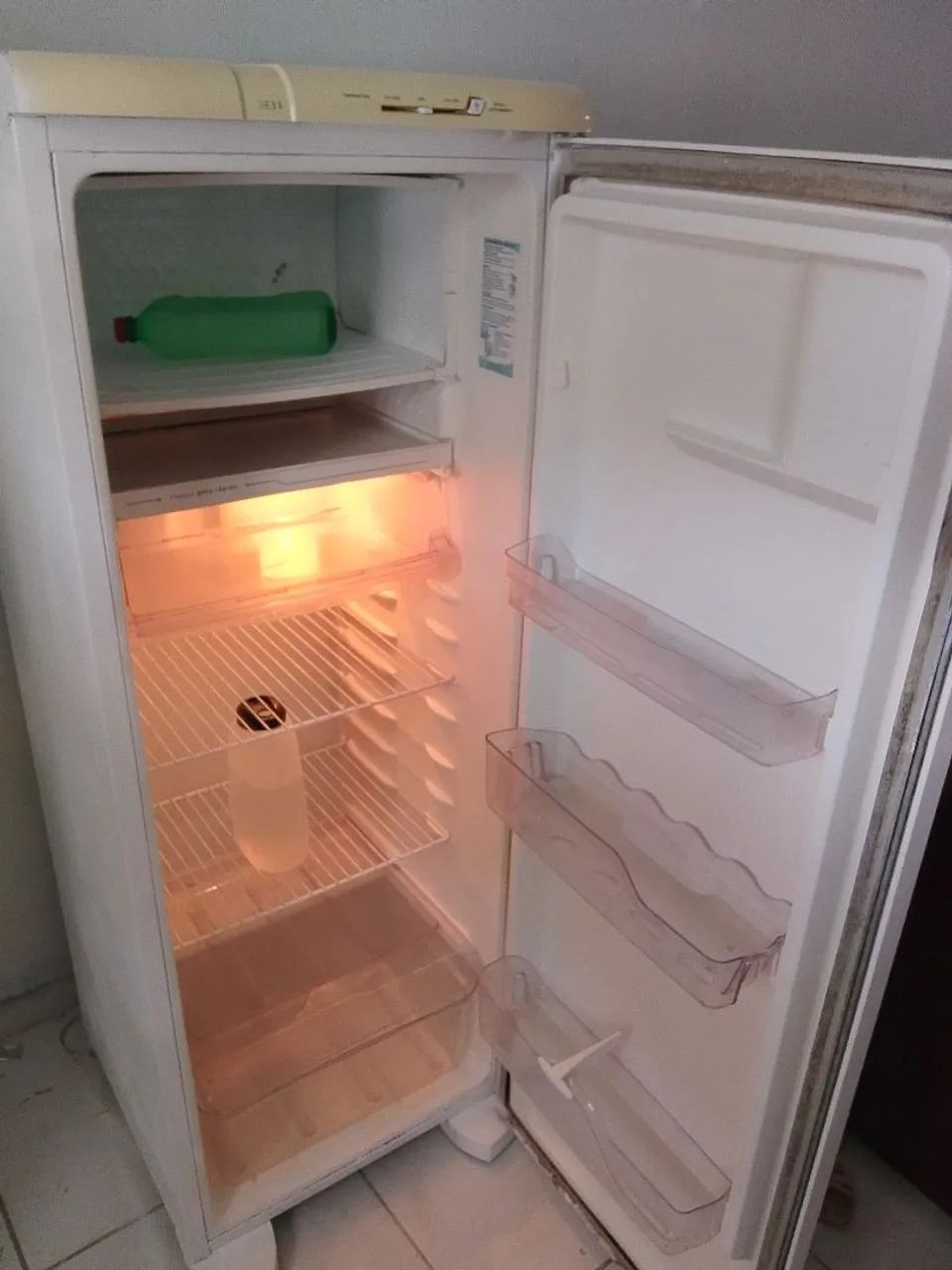 vende-se geladeira Electrolux  - Foto 3