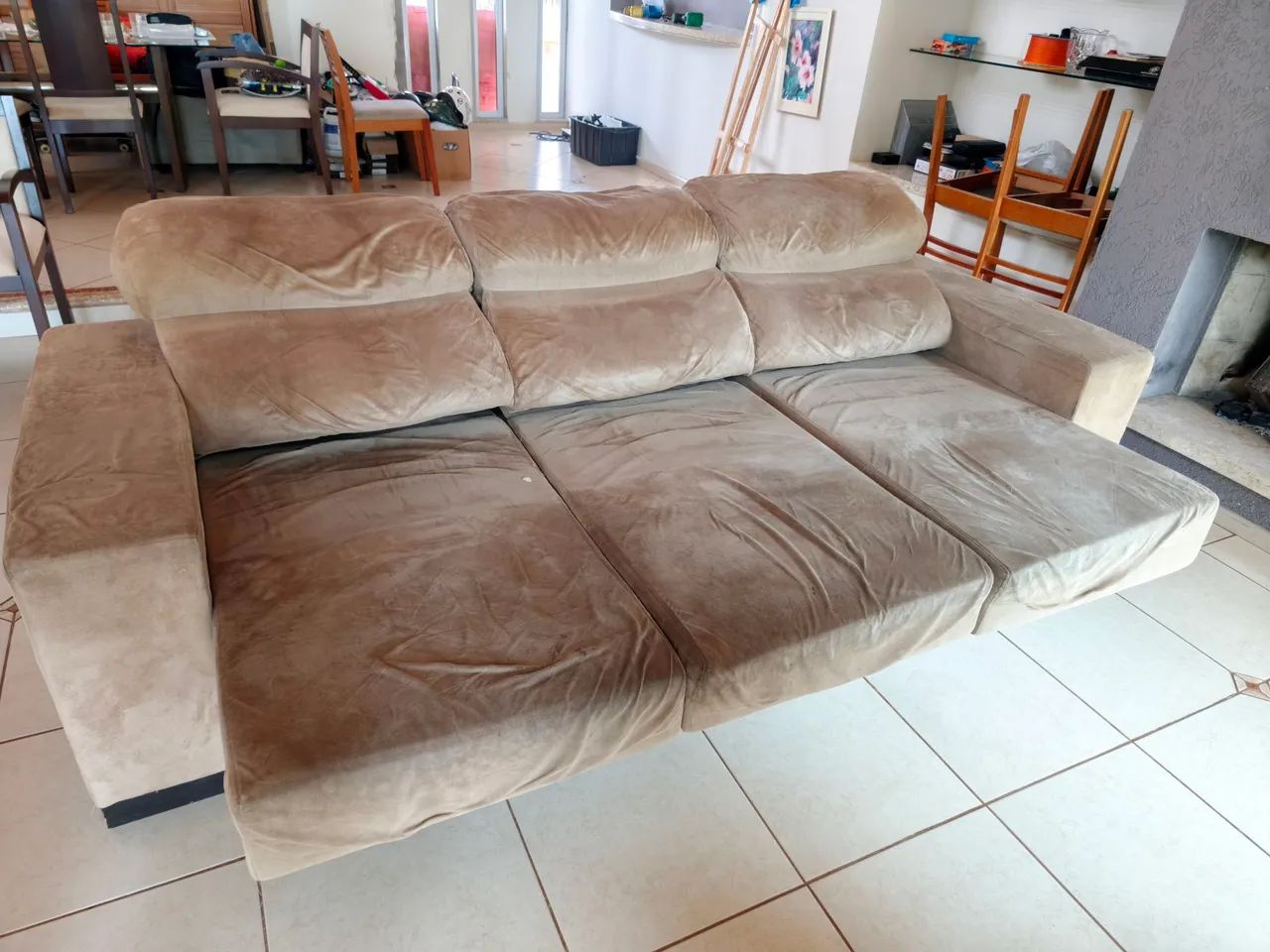 Sofá grande com encosto e chaise longue reclináveis. - Foto 2