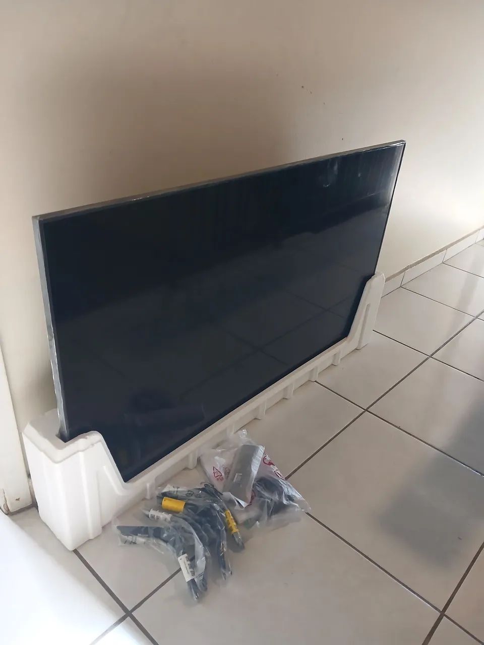 Vendo TV LG 50 polegadas nova, comprei e veio com im pequeno problema. Valor 550  - Foto 2