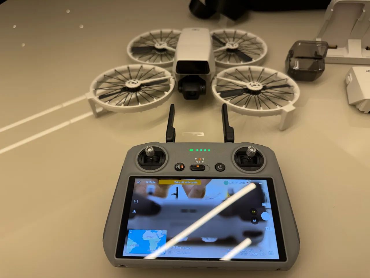 Drone DJI FLIP combo completo com menos de 5 horas de uso.  - Foto 4