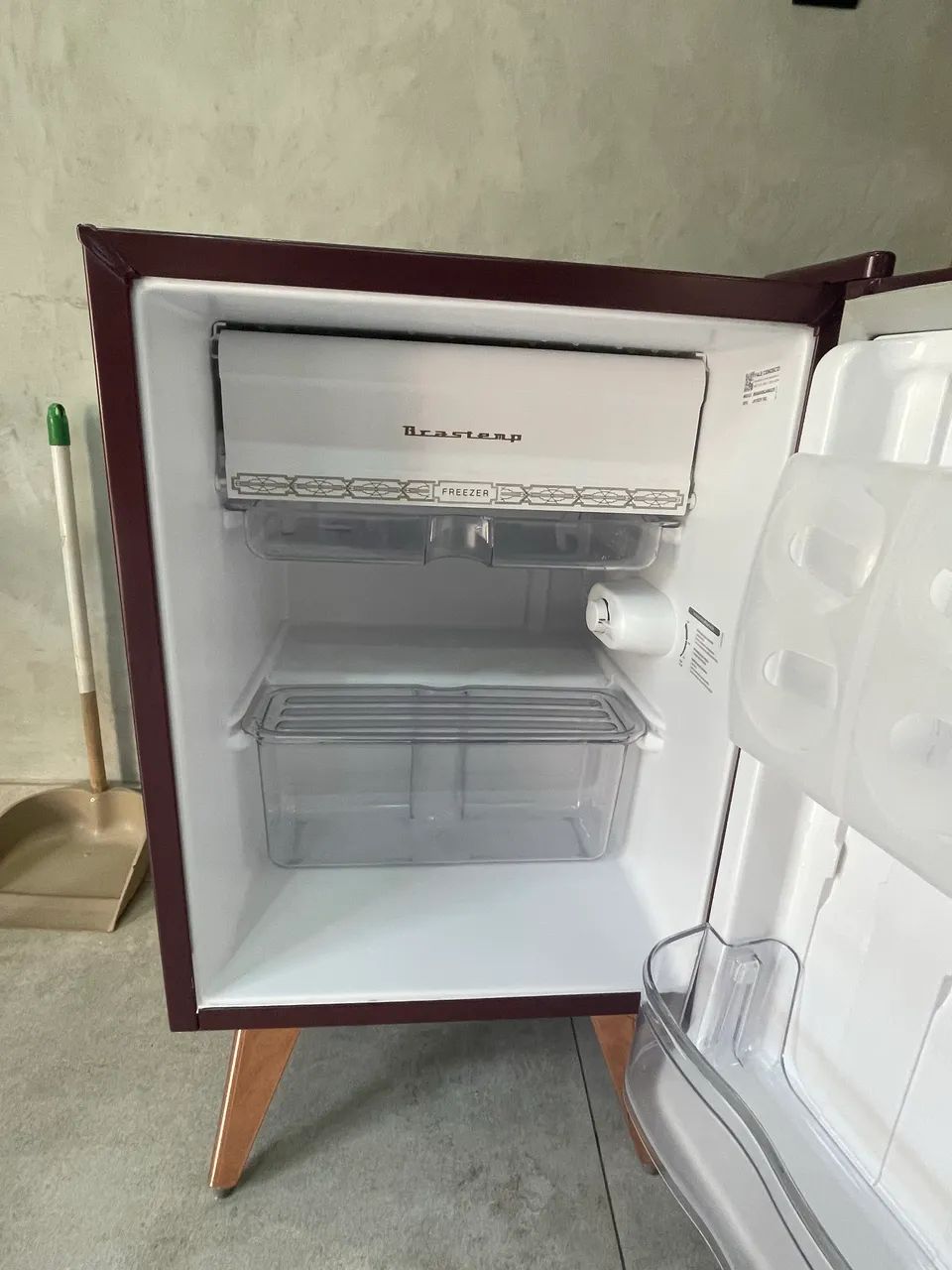 Frigobar Retrô Brastemp 76L cor Marsala - Foto 4