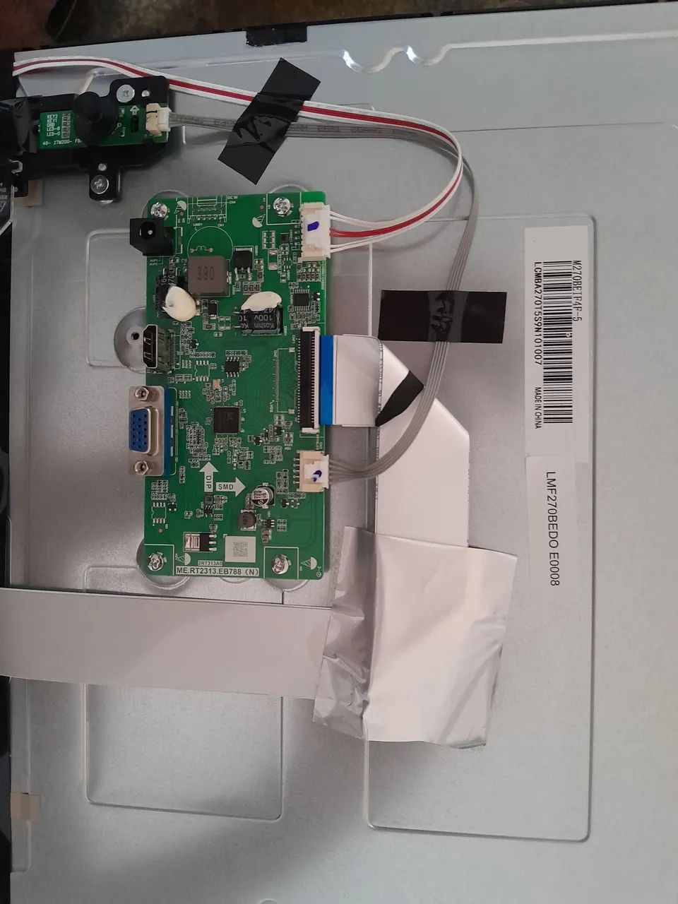Monitor quebrado somente para tirar peças a placa  - Foto 3