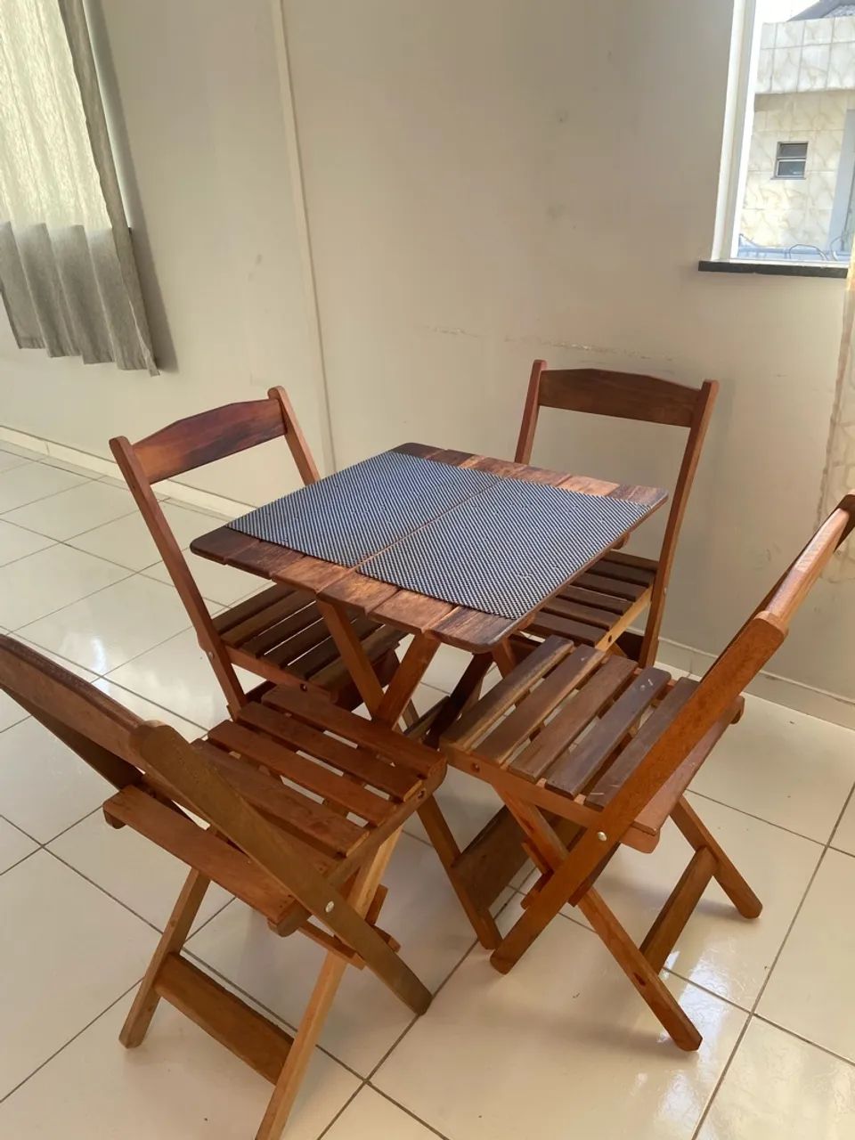Mesa com 4 Cadeiras 