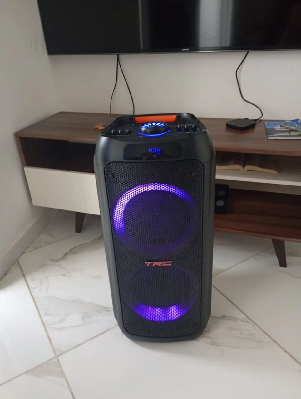 Caixa de som TRC Potente com controle de grave 