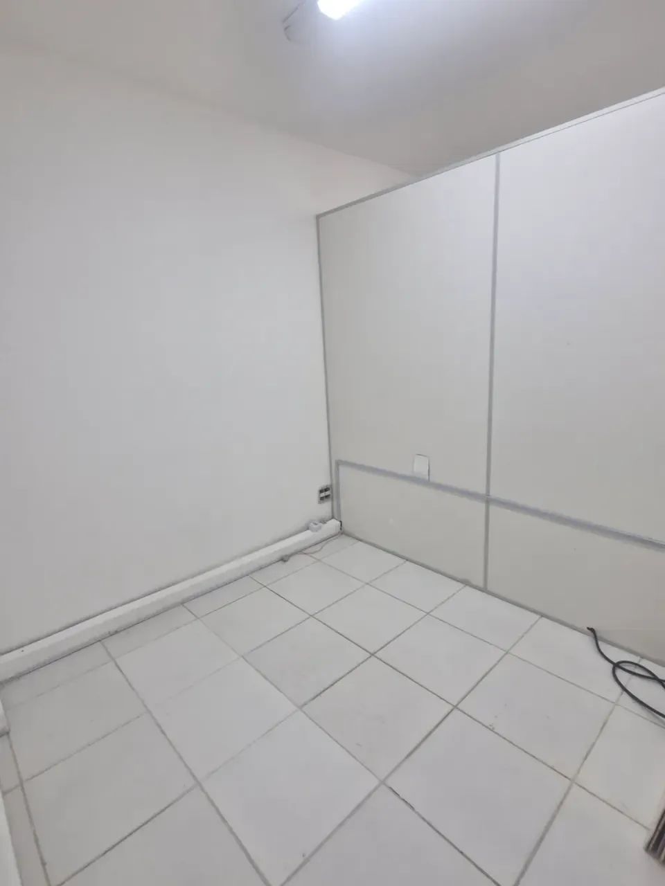 OPORTUNIDADE!!!  Sala ou Consultório, 30 m, divisórias, banheiro, Janelão, cortina, 2 Spli - Foto 11