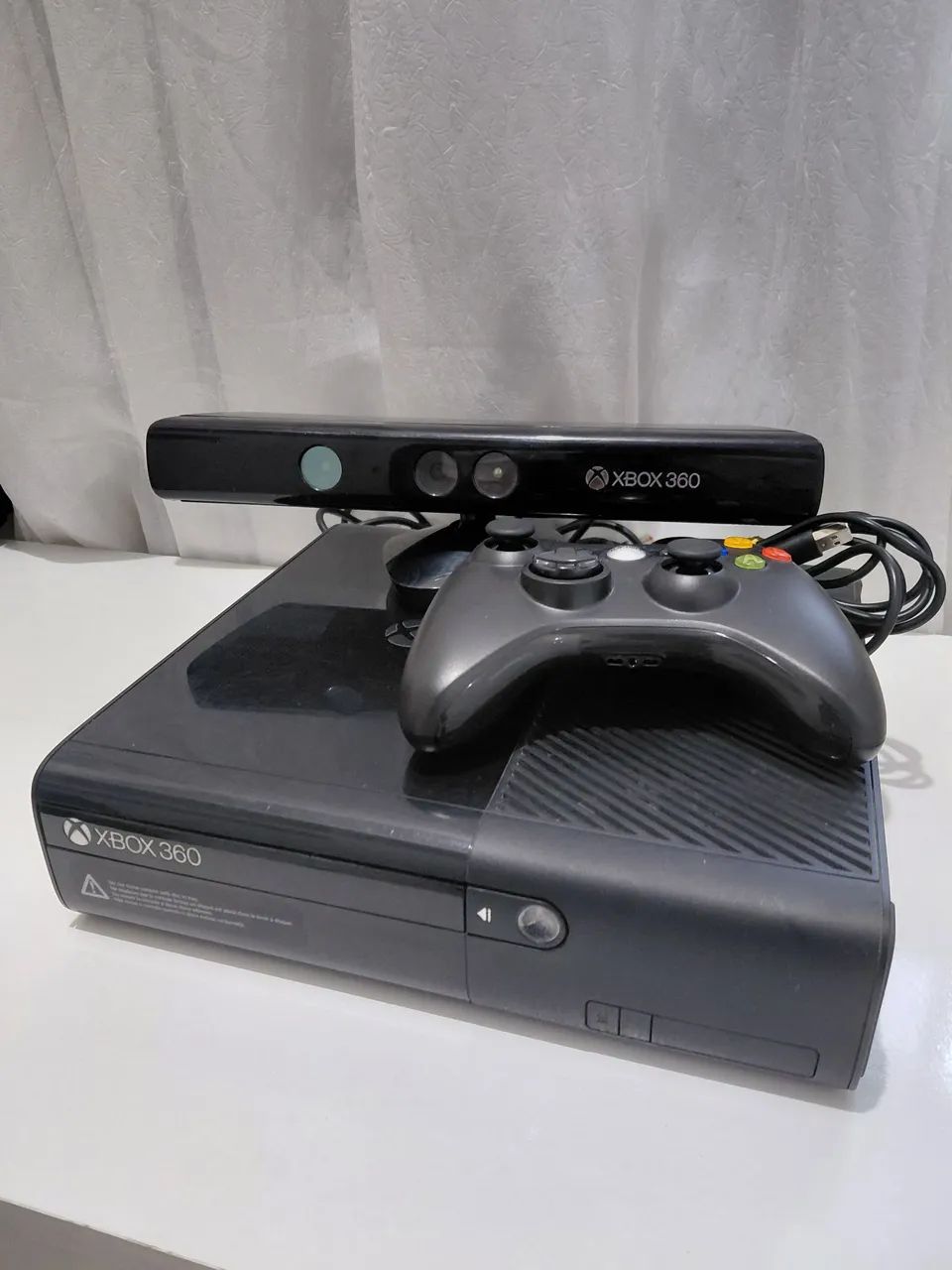 Xbox 360 Super Slim 250GB com Kinect e +10 Jogos
