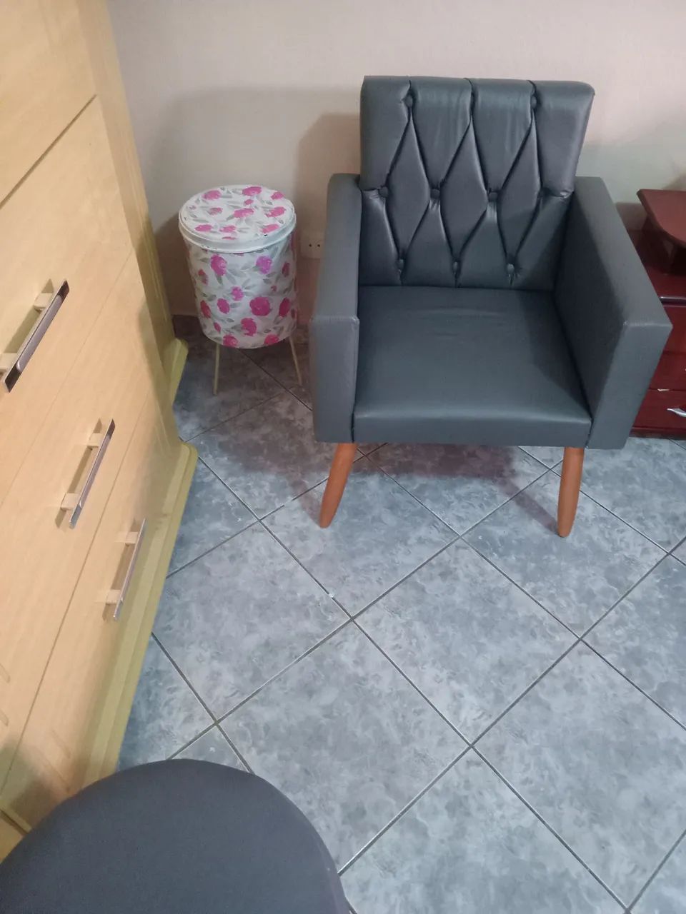 Poltrona  de 1lugar  na cor  cinza  nova - Foto 2