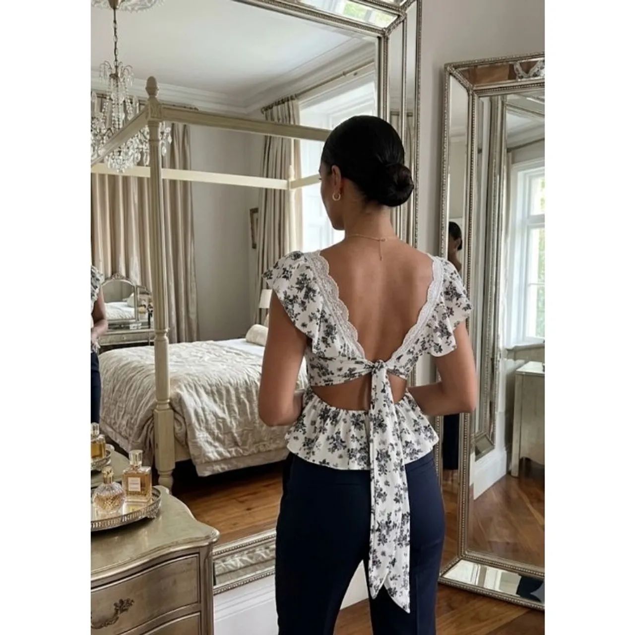 Blusinha com detalhe nas costas - Foto 3