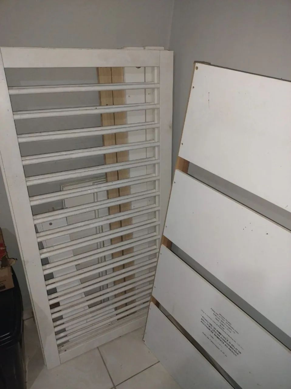 American-style white crib65204499772802121