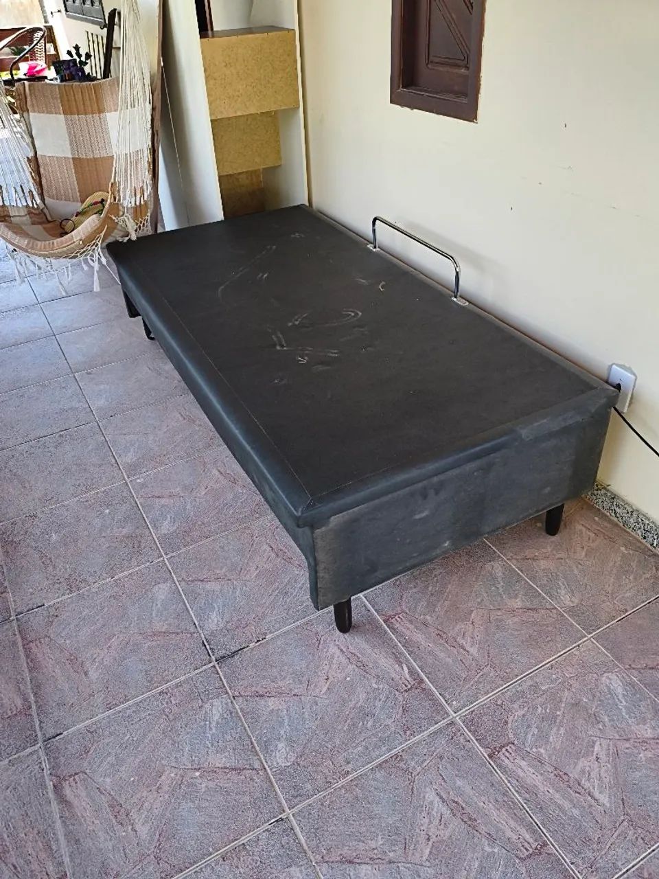 Cama box baú couro