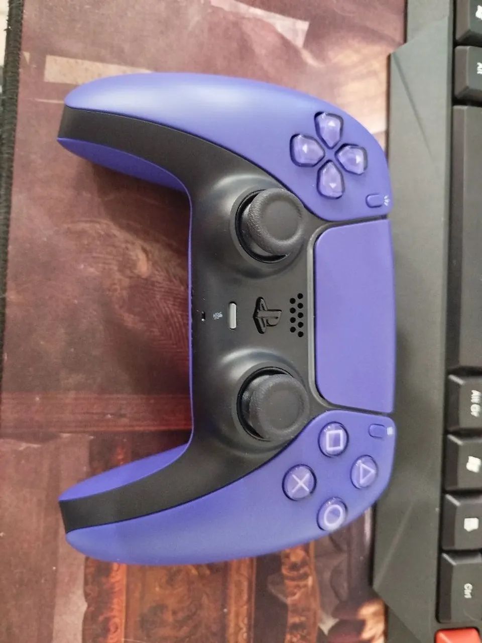 Controle De Ps5 Dualsense preto e roxo - Foto 2