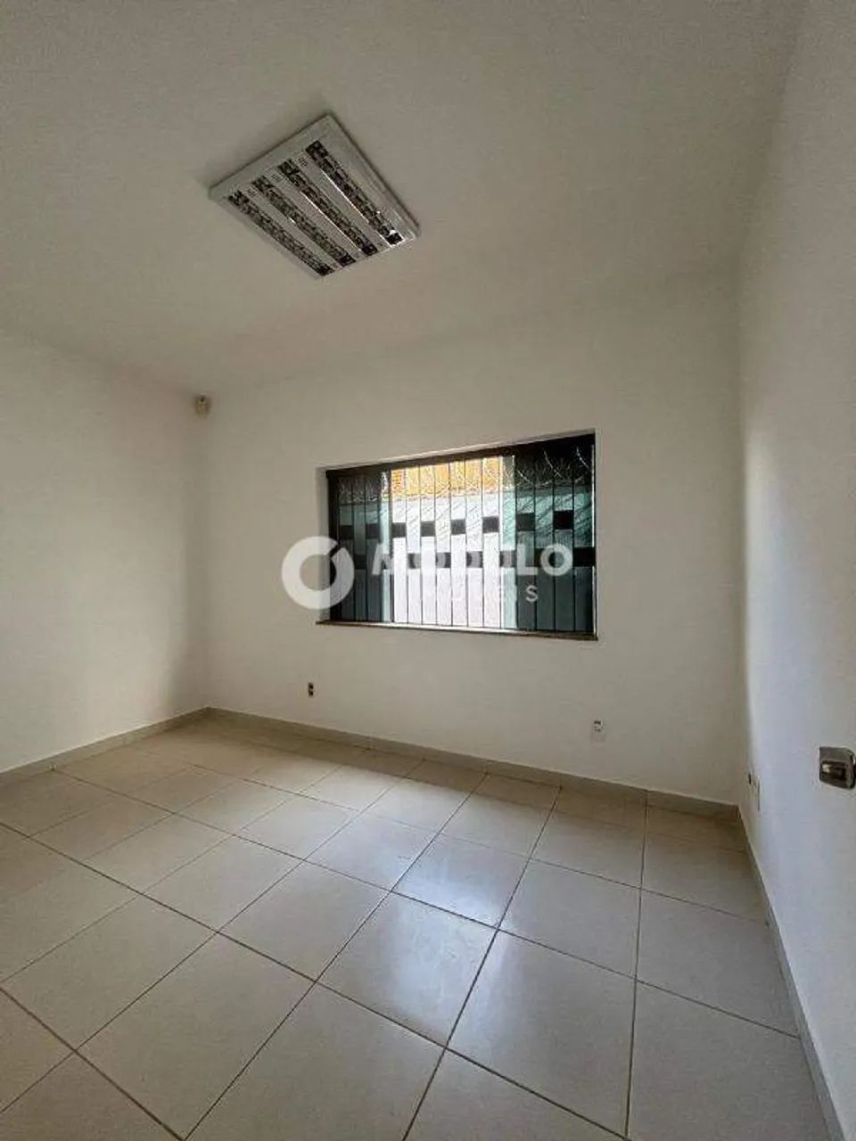 Casa comercial disponível para locação no bairro Martins. - Foto 4