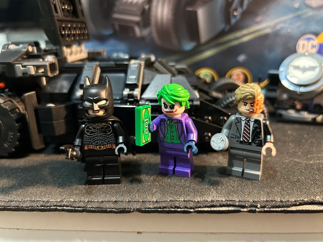 Lego Batman Batmóvel Tumbler Cavaleiro das Trevas com Coringa e Duas Caras - Foto 2