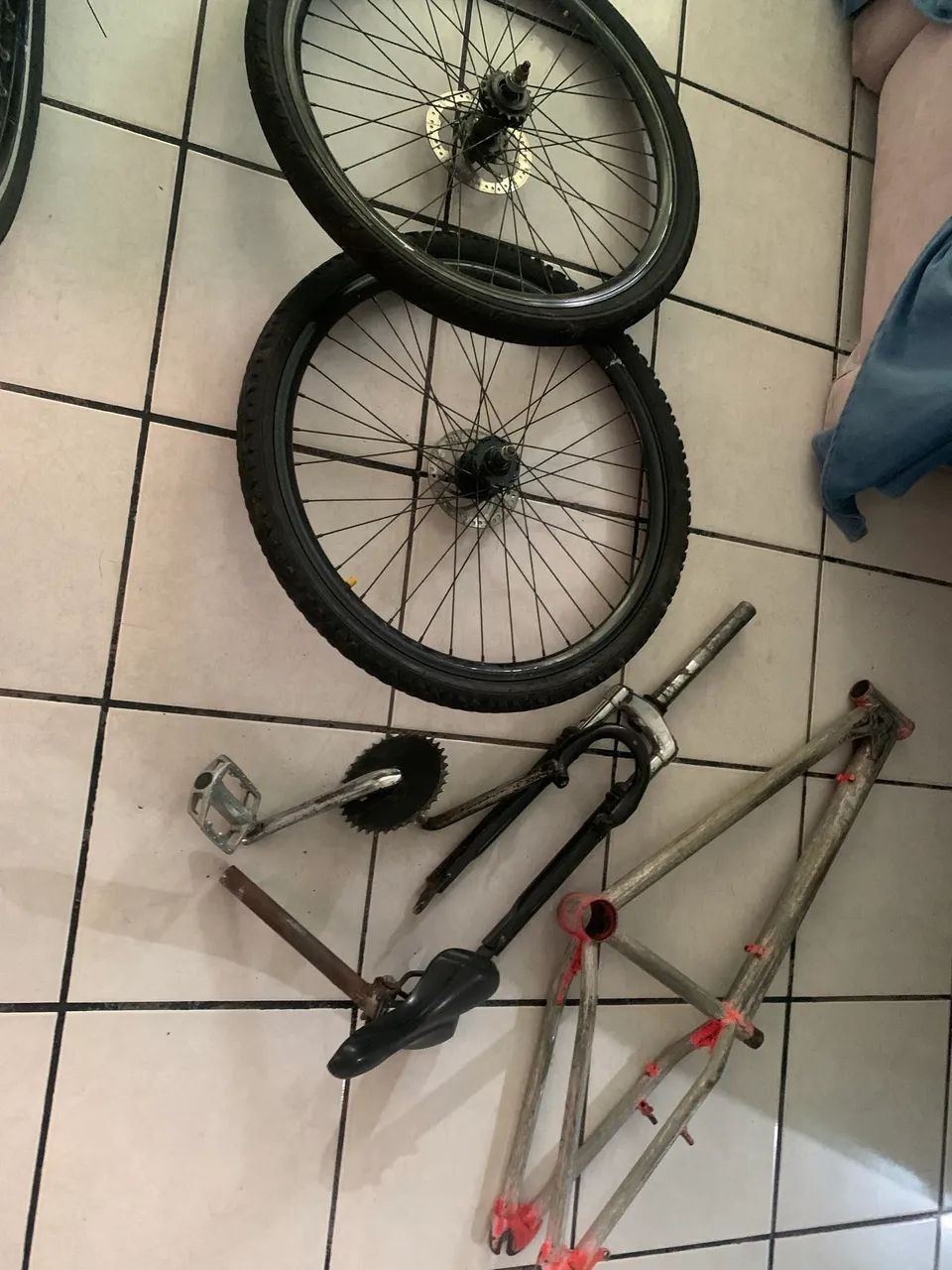 Vendo peças e quadros de bicicleta 