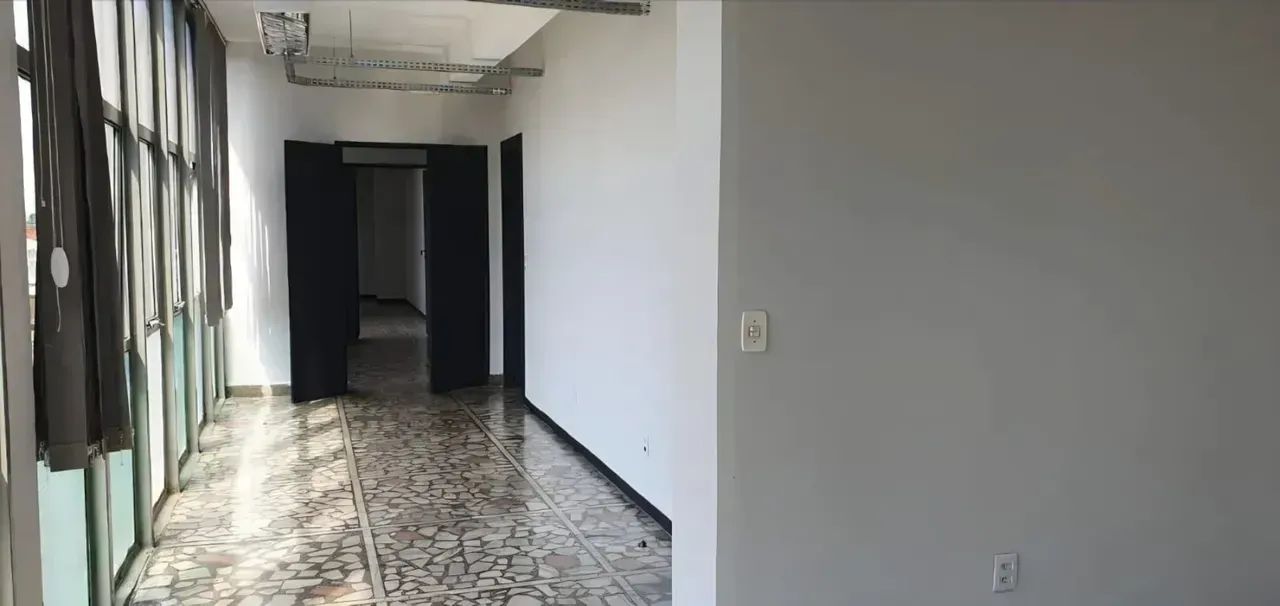 Alugo prédio comercial na Avenida Miranda Reis - Aprox. 1.165m² de área construída - Cuiab - Foto 4