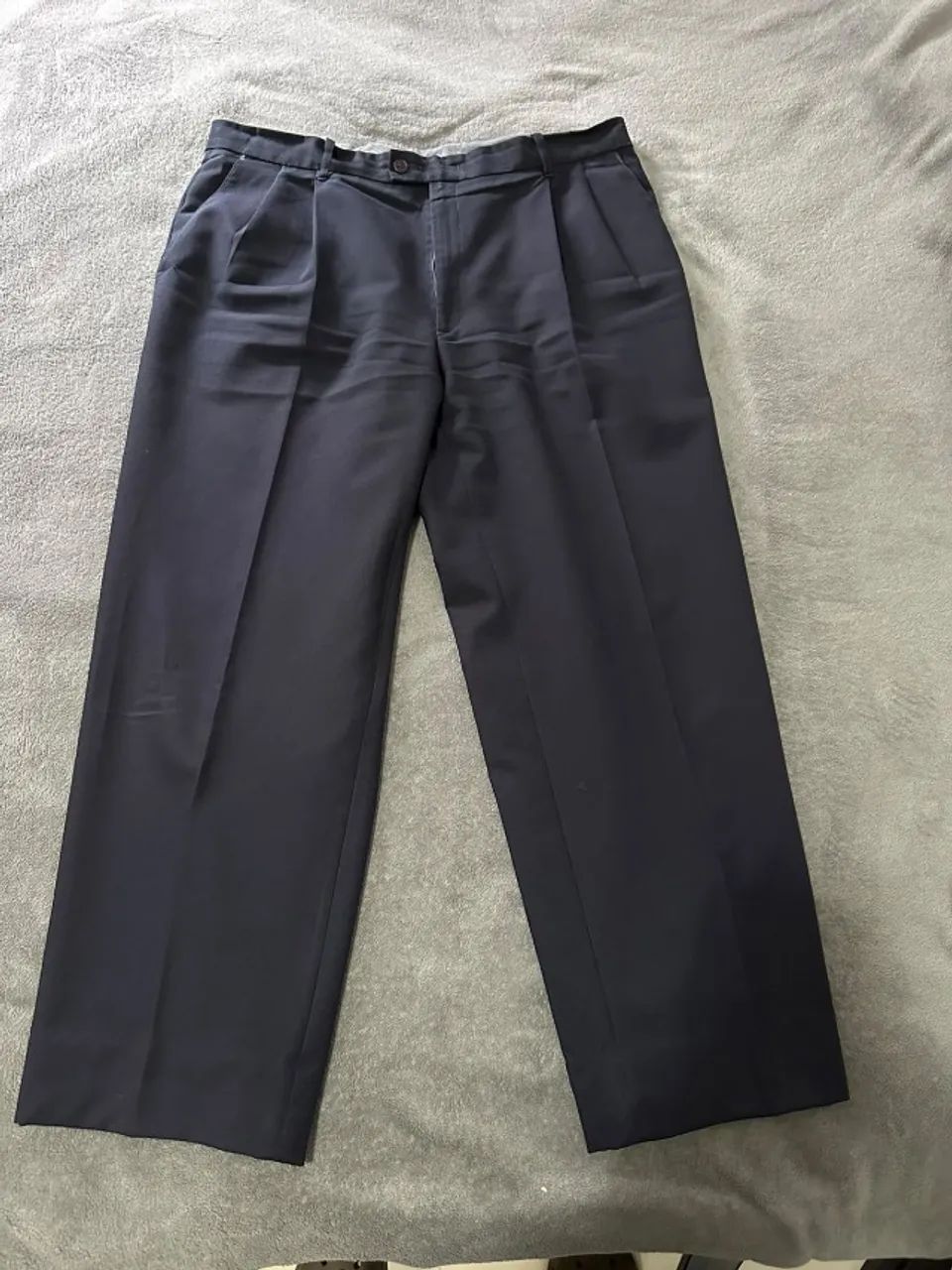 Calça de alfaiataria azul escuro