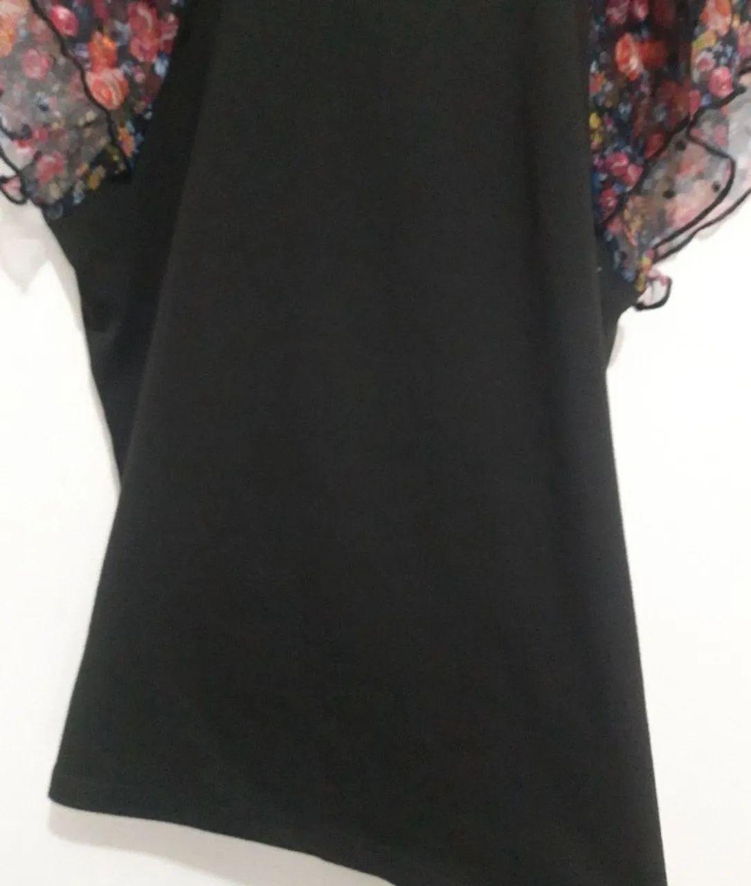 blusa preta e mangas com babados shein tam 38 - Foto 3