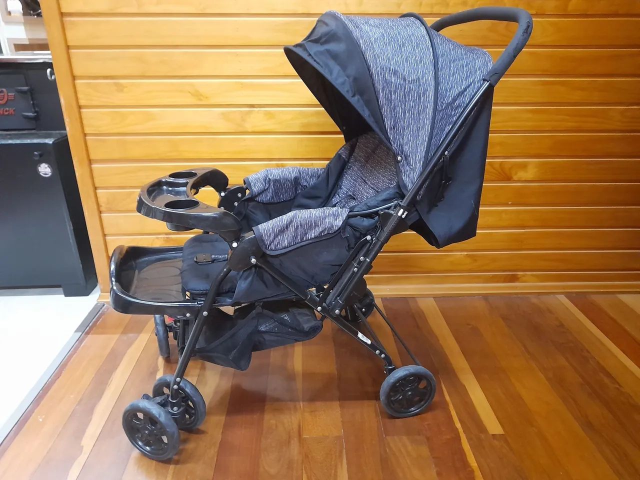Carrinho com bebê conforto Cosco e capinhas - Foto 3