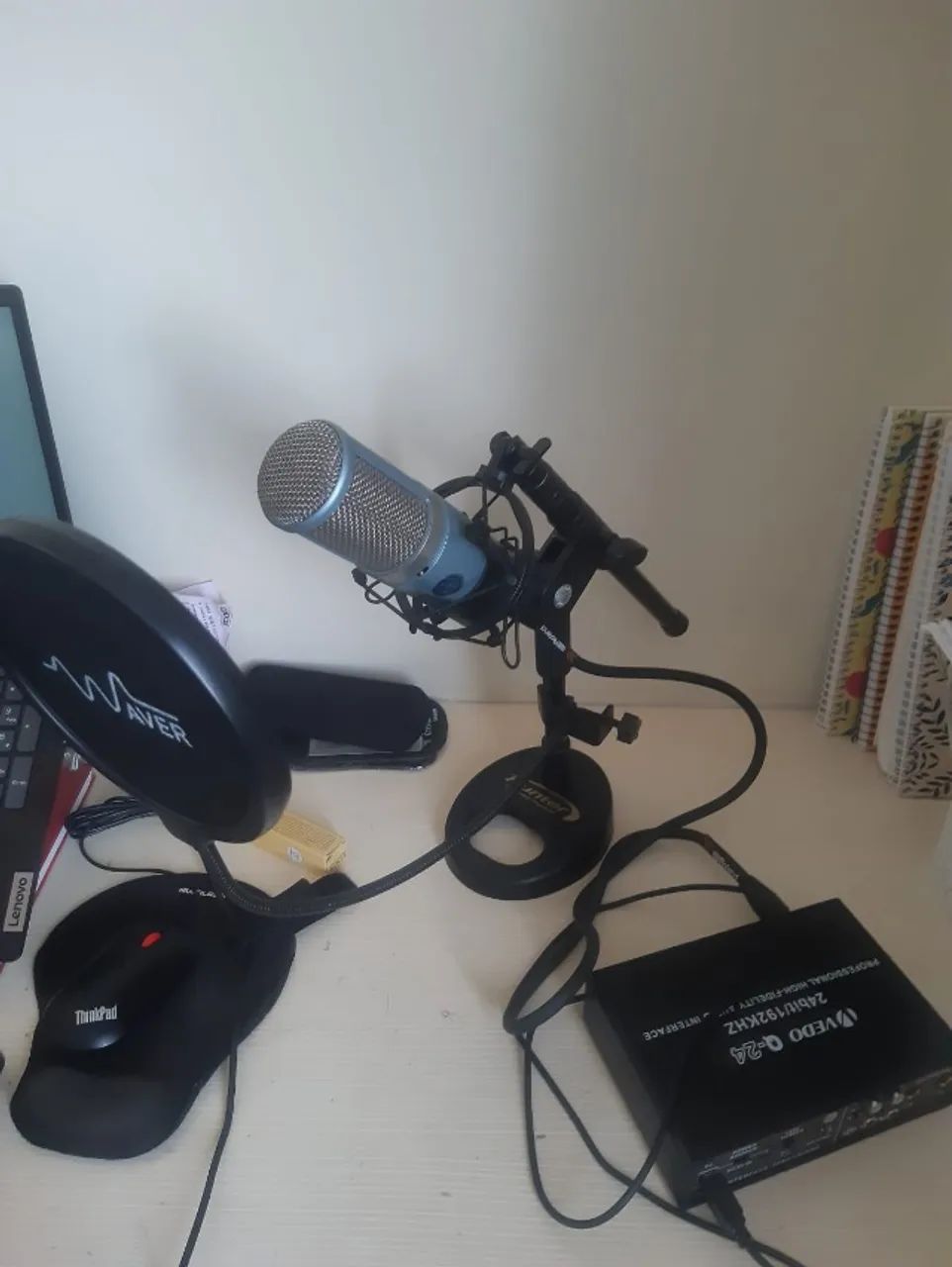 Microfone AKG 420 + Interface Q24 Vedo