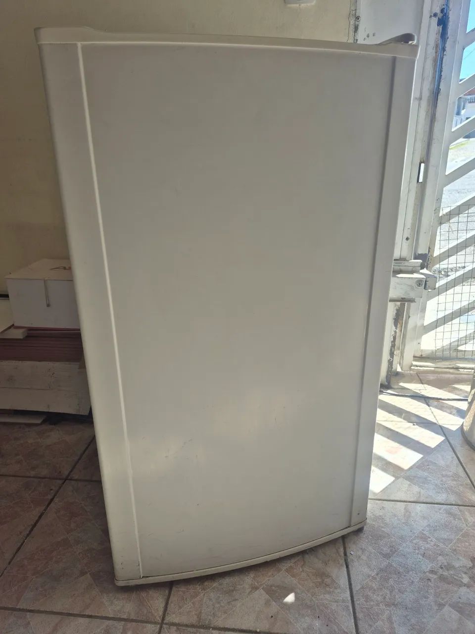 Frigobar Eletrolux usado funcionando 127v