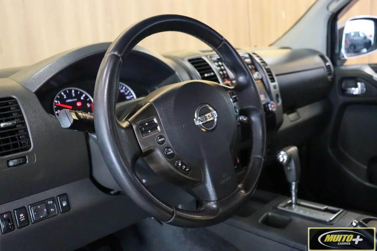 Nissan Frontier SEL CD 4X4 2.5 TB Diesel Aut. 2013 - Foto 11