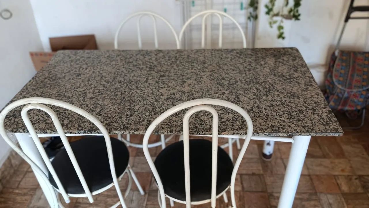 Mesa de granito - 4 cadeiras