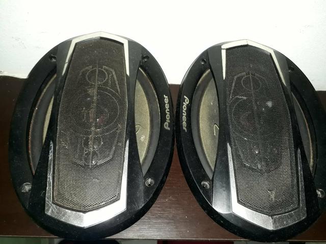 2 auto falantes PIONNER top baixei pra vender logo